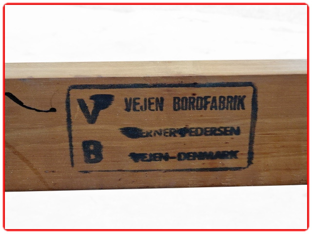 Table danoise estampillée en teck