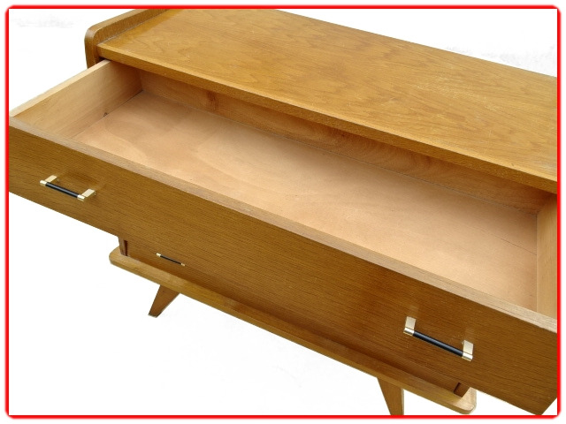 commode vintage design incliné