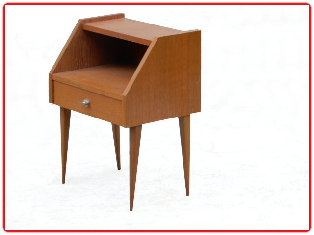 Table de nuit vintage pieds fuselés