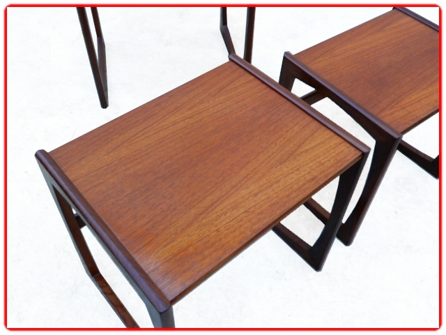 3 tables gigognes GPLAN en teck