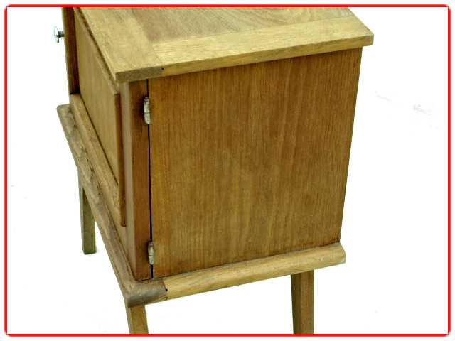 chevet vintage à porte et pieds compas
