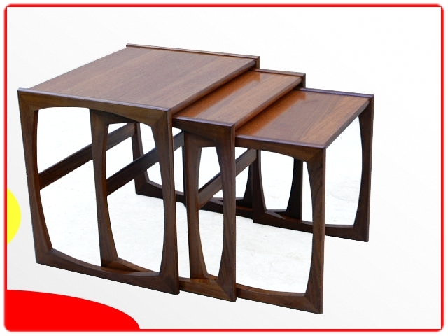 3 tables gigognes GPLAN en teck vintage