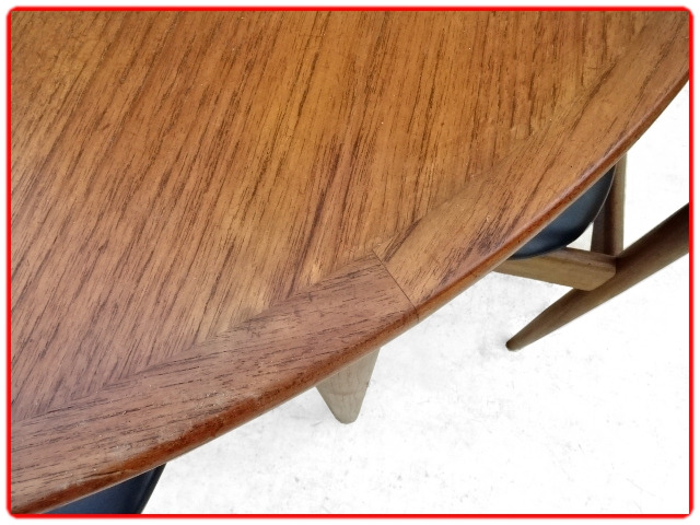 Table H. W. Klein en teck SAMCOM Danois