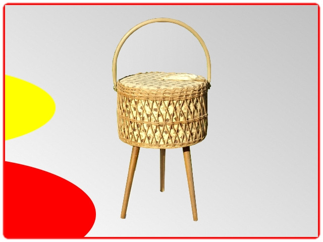 Boite à couture travailleuse en rotin vintage