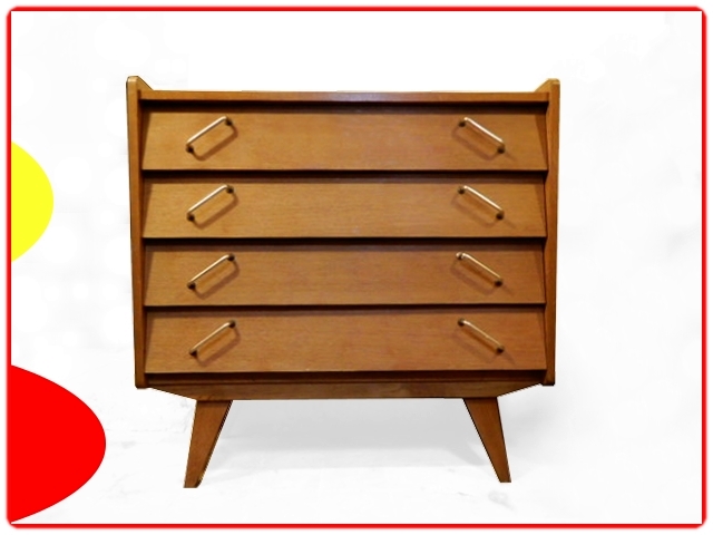 Commode vintage 1960 composée de 4 grands tiroirs inclinés.