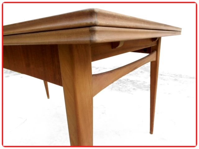 Table de repas scandinave teck
