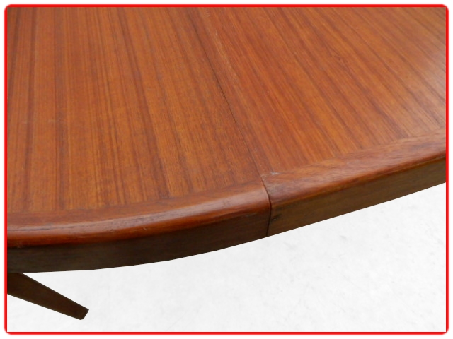 Table de repas en teck scandinave