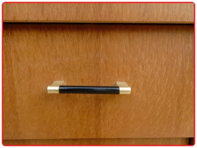 Commode buffet vintage poignées bakélite