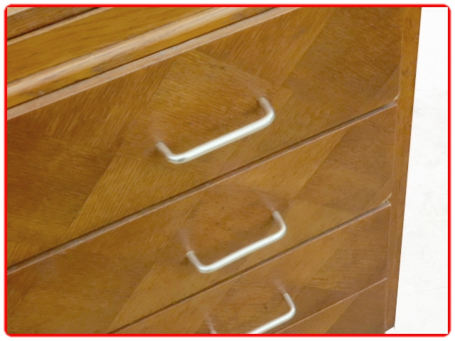 Commode vintage à damier