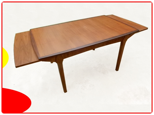 Table à manger design scandinave teck