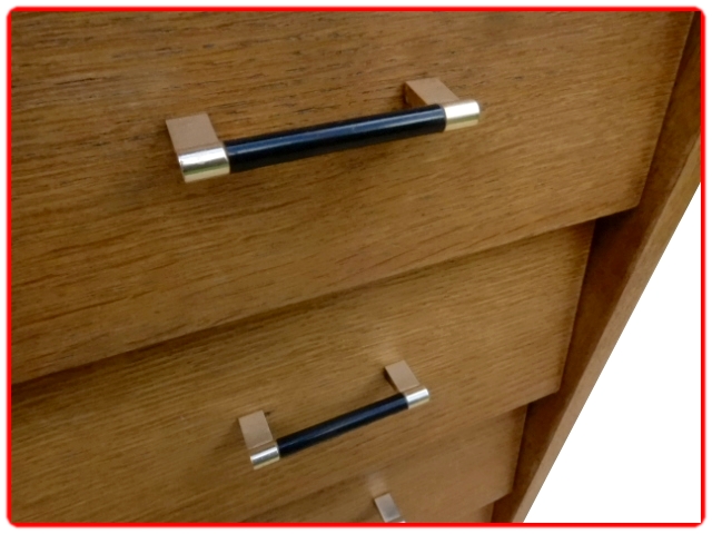 Commode vintage inclinée dorée