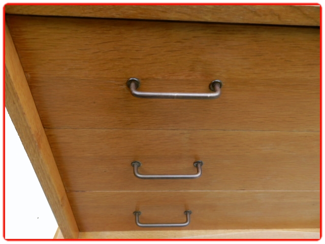 Commode vintage bois clair poignées laiton