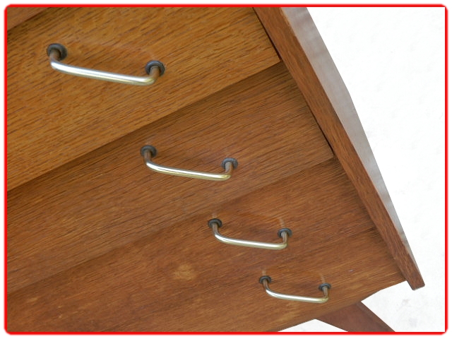 Commode vintage 1960 poignées inclinées