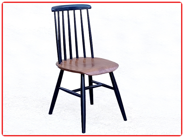 Chaises Fanett d'Ilmari Tapiovaara