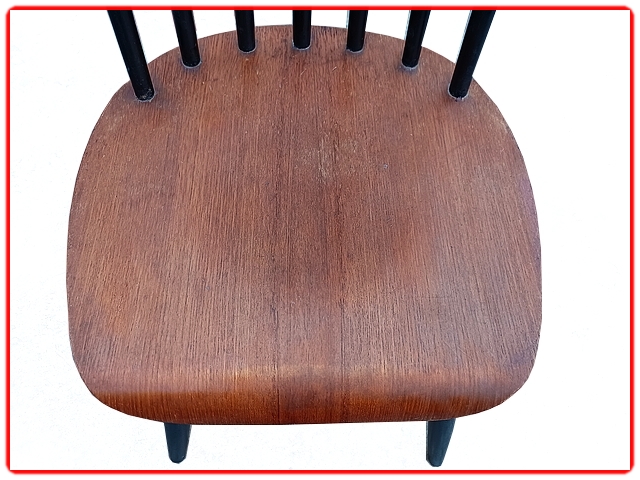 Chaises Fanett d'Ilmari Tapiovaara teck