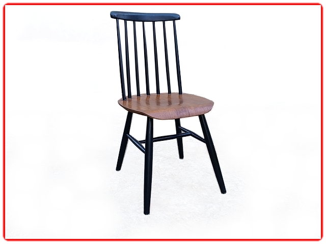 Chaises scandinaves Ilmari Tapiovaara