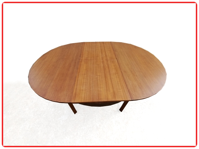 table à repas ronde/ovale scandinave vintage