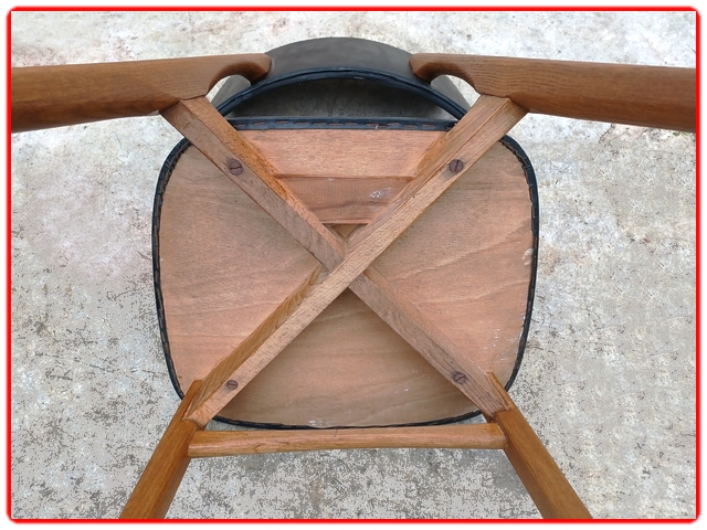Chaises vintage bois et skai noir