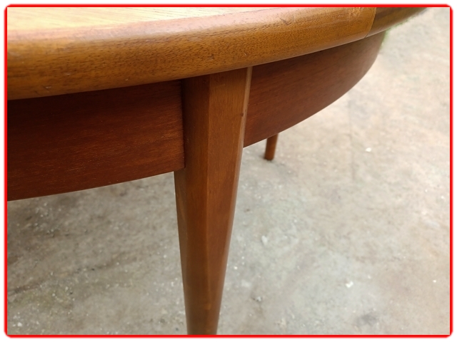 Table ronde scandinave vintage 1960 teck