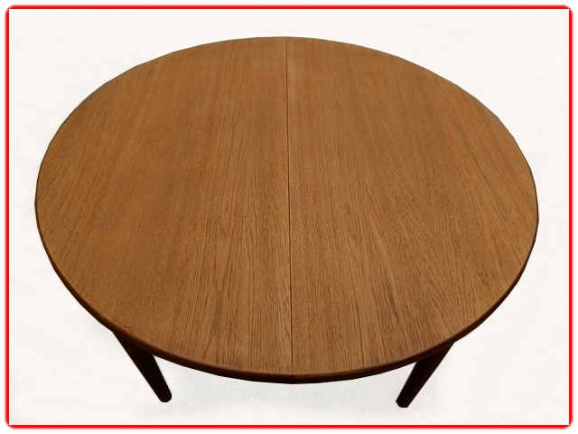 Table en teck scandinave