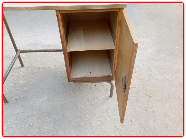 Bureau vintage formica