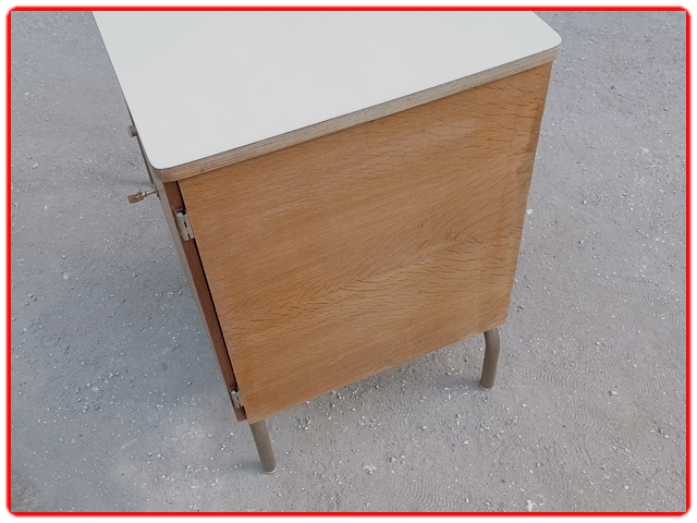 bureau vintage formica