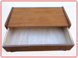 Commode vintage pieds compas