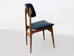 Chaises bois clair et skai