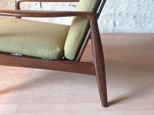 Fauteuil design scandinave teck massif 1960