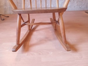 Rocking chair Ercol années 1960