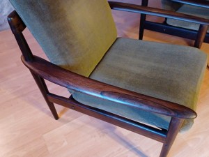 Fauteuils Grete Jalk en palissandre PJ 56