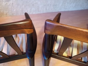 Fauteuils Grete Jalk en palissandre PJ 56