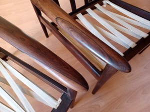 Fauteuils Grete Jalk en palissandre PJ 56