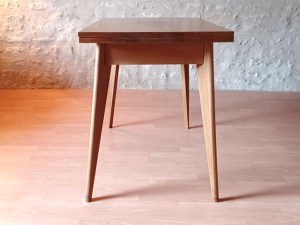 table portefeuille à manger pieds compas