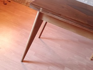 Table portefeuille pieds compas