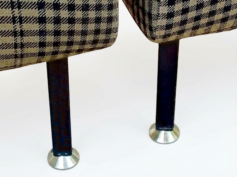 Steiner repose-pieds, poufs vintage 1950 vue rapprochée des pieds