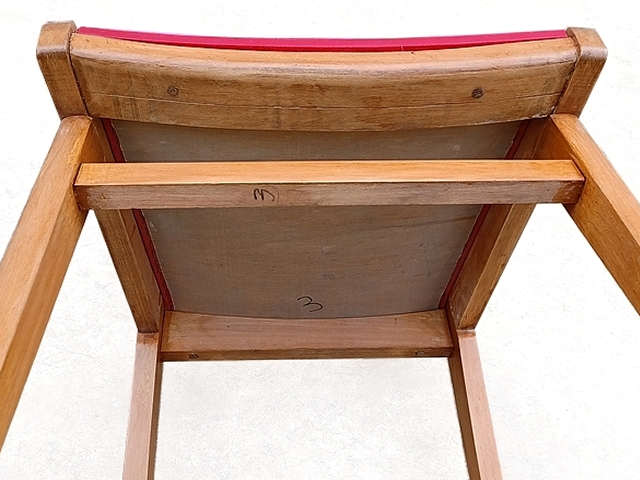 Chaises vintage anciennes rénovées vue assise cintrée